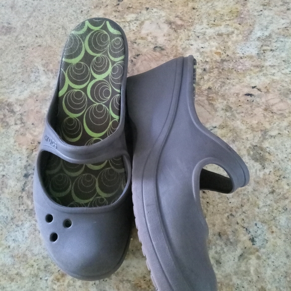 Shoes - Picture 2 of 6